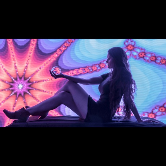 Meet your Posher, Kaitlin - Picture 3 of 3